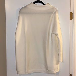 White, oversized sweater